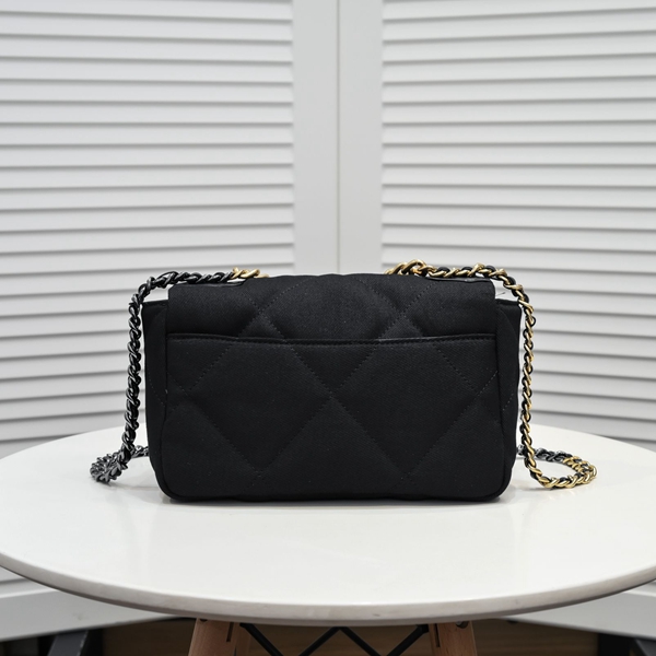 シャネルバッグ側面デザイン